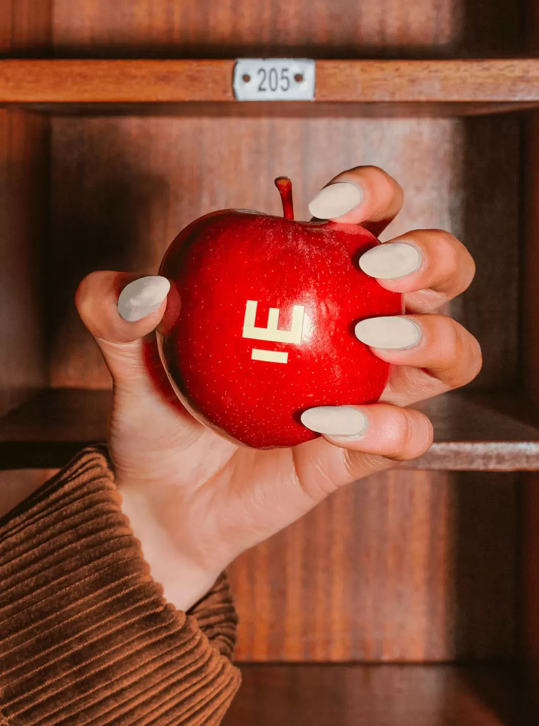 Pictogramme Mercier appliqué à un objet rouge